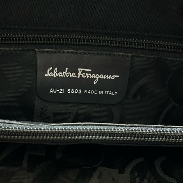 Salvatore Ferragamo �t�F���K�� ���@���`�F�[�� �V�����_�[�o�b�O AU-21 8803 �i�C���� �u���b�N �� �u�����h�� 