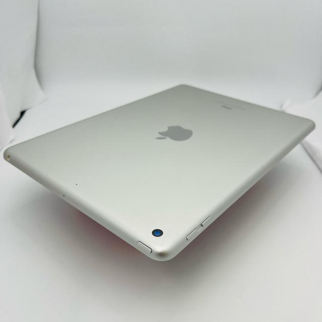 A 82% iPad 6 ��6���� 32 GB Wi-Fi �V���o�[ �{�� �� PC�{��/���Ӌ@��� 