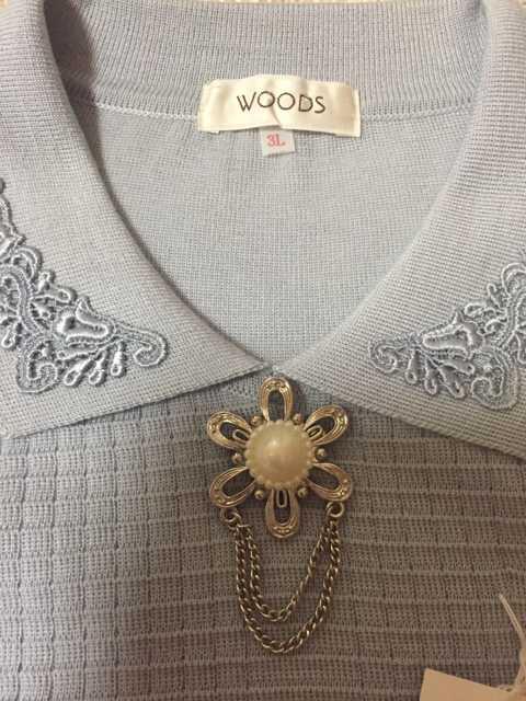 425.新品☆ブローチ付き薄手ニット☆グレー系☆サイズ3L < 女性ファッション  425.新品☆ブローチ付き薄手ニット☆グレー系☆サイズ3L < 女性ファッションの