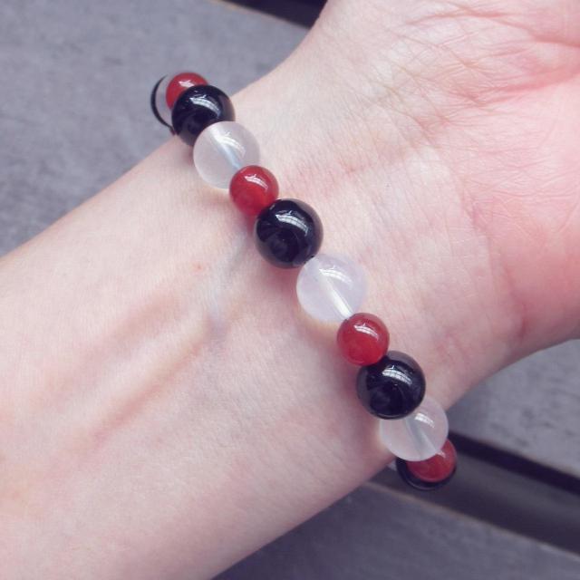 ミルキークォーツxオニキスxカーネリアンブレスレット < 女性アクセサリー/時計 ミルキークォーツxオニキスxカーネリアンブレスレット < 女性アクセサリー/時計の