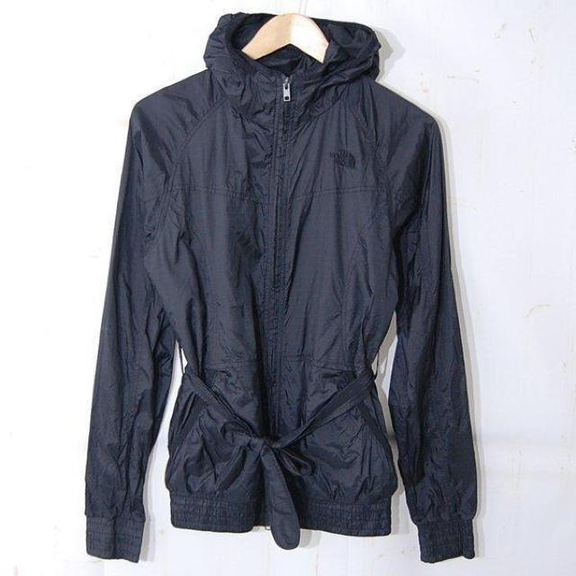 ノースフェイスTHE NORTH FACE■ナイロンパーカー ジップジャケット ウェストマーク 裏メッシュ■M■ブラック < 女性ファッション  ノースフェイスTHE NORTH FACE■ナイロンパーカー ジップジャケット ウェストマーク 裏メッシュ■M■ブラック < 女性ファッションの