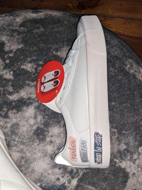 新品 23cm レディース スニーカー ホワイト シューズ ローカット 靴 < 女性ファッション  新品 23cm レディース スニーカー ホワイト シューズ ローカット 靴 < 女性ファッションの