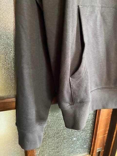 Mサイズ!ブランド品!NATURAL STORY(ナチュラルストリー)男女兼用!濃チャコール系色合い!長袖パーカー!丈短め!新品! < 男性ファッション  Mサイズ!ブランド品!NATURAL STORY(ナチュラルストリー)男女兼用!濃チャコール系色合い!長袖パーカー!丈短め!新品! < 男性ファッションの