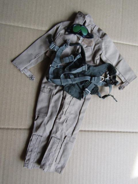 ●1/6スケール GIジョークールガール ミニチュアフュギュア用 CVW-8第8空母航空団 11BS 飛行隊 Fスーツ+ゴーグル < ホビー  ●1/6スケール GIジョークールガール ミニチュアフュギュア用 CVW-8第8空母航空団 11BS 飛行隊 Fスーツ+ゴーグル < ホビーの