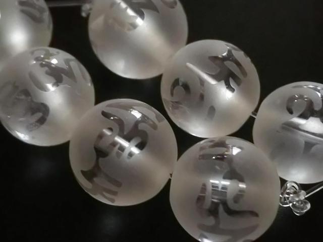 天然石★フロスト水晶 六字真言(素彫り)10mm 半連 < 女性アクセサリー/時計 天然石★フロスト水晶 六字真言(素彫り)10mm 半連 < 女性アクセサリー/時計の