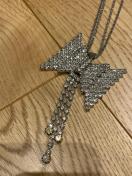 ���{���^�N���X�^�����l�b�N���X