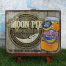 新品【ブリキ看板】MoonPie MoonShine/ムーンパイ・ムーンシャイン Whiskey