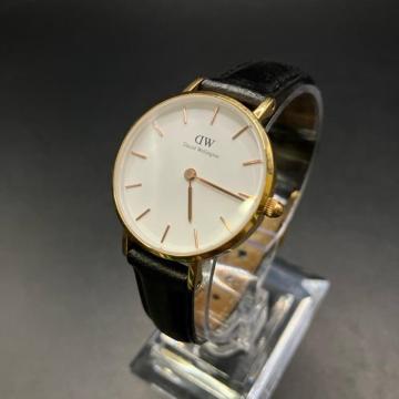 ���� Daniel Wellington Petite �r���v 28mm
