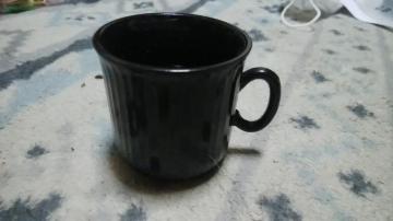 黒のミニティーカップ