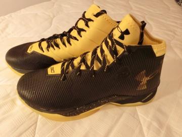 S J[yUnder Armour Curry 2.5 "Black Taxi"z28.0p