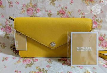�yMICHAEL KORS�z�V�����_�[�E�H���b�g ���z ���U�[ �N���X�{�f�B ���K�i