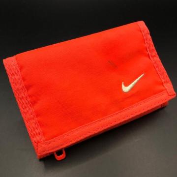  NIKE iCL O܂z
