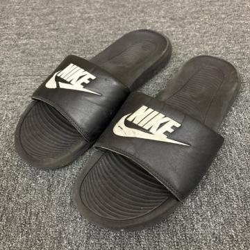 ���� NIKE �i�C�L �V�����[ �T���_�� CN9675-002 27cm