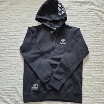 hummel�p�[�J�[