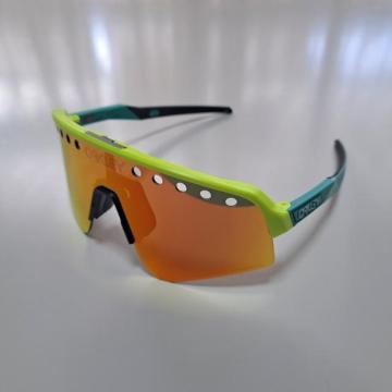 ��OAKLEY �I�[�N���[ �X�[�g�����C�g�X�B�[�v �T���O���X/�����Y���V�샂�f��