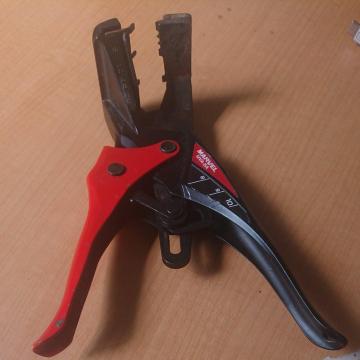 �P�[�u���X�g���b�p�[