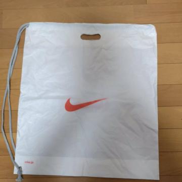 NIKE�̑�
