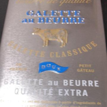 �C���e���A