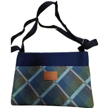 AVOCA チェック柄 サコッシュ ネイビー ファスナー付き