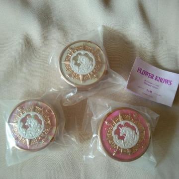 正規品☆2025/10月新作☆大人気!フラワーノーズ☆ミラー付きアクセサリーケース