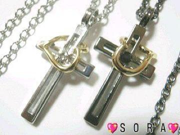 LOVE 2way czダイヤ付 クロスハート ペアネックレスセット 巾着付