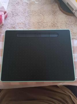 Wacom Intuos ���R�� �y���^�u���b�g �V�i���g�p ���E�t���i����