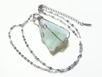 天然石★グリーンフローライト 原石 ペンダント