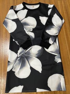 新品.未使用.長袖.大花柄ワンピース