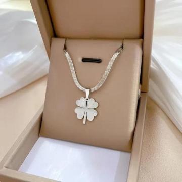 �G���K���g�ł��Y��ł��l�t�̃N���[�o�[�y���_���g�ōK�^���X�l�[�N�l�b�N���X�͕������Y��ł��j�������Ƃ��Ɏ������V���o�[�Z�b�g����