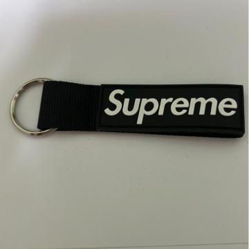 Supreme �L�[�z���_�[ �u���b�N