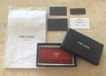 PRADA v_ԃL[P[XEMeB[
