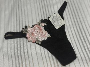 ゴージャスなローズ刺繍★aimerfeelデザインTバックショーツ★Mサイズ