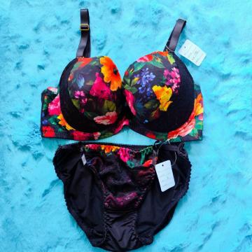 激カワッ。。。F80×L。。。ブラックレース×フラワー柄ブラジャー&ショーツセット。。グラマー大きいサイズヴィヴィッドカラー