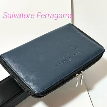 Salvatore Ferragamo �t�F���K�� ���U�[ �}���`�P�[�X �}���`�|�[�` ���f�B�[�X �l�C�r�[