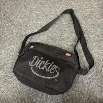 ���� Dickies �f�B�b�L�[�Y �V�����_�[�o�b�O �u���b�N