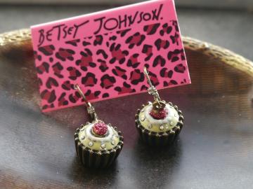 新品 ゴスロリ姫系 アンティーク調 かわいいスイーツカップケーキ ピアス BETSEY JOHNSON