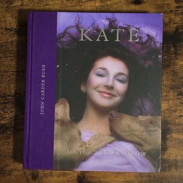 �P�C�g�E�u�b�V�� �ʐ^�W �m�� �C���T�C�h�E�U�E���C���{�E Kate Bush Inside the Rainbow�y�V�i�z