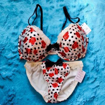 ツルツルサテンがエロcute。。F80×L。。ドット柄×薔薇柄ブラジャー&ショーツセット。。グラマー大きいサイズローズバラ柄花柄