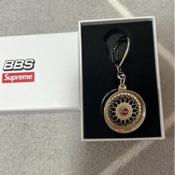 supreme�L�[�z���_�[