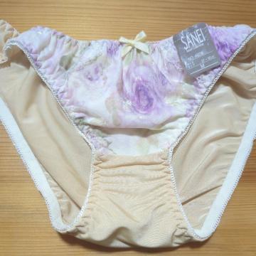 新品衣類 ベージュの花柄 М