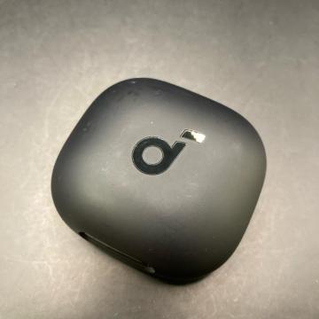 ���� soundcore P40i ���C�����X�C���z�� �[�d�P�[�X�̂� �u���b�N