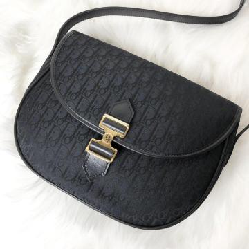 yizChristianDior NX`fBI[ V_[obO gb^[ LoX ubN