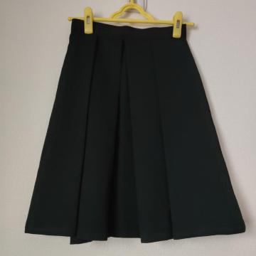 ケティ ダークグリーン フレアスカート ひざ丈