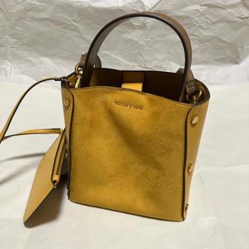 美品【CHARLES & KEITH】 テクスチャードバケツバッグ & ポーチ付 ショルダーバッグ