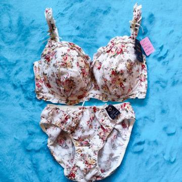 クラシックフラワー柄がエロカワッ。。F85×L。。ブラジャー&ショーツセット。。グラマー大きいサイズ お花柄。。。