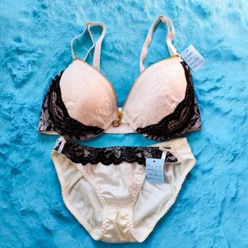 ブラックレースがエロcute。。。F80×L。。ジャガード柄ブラジャー&ショーツセット。。大きいサイズグラマー。。