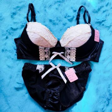 メイド風でエロカワッ。。F85×LL。。リフトアップ小悪魔ブラジャー&ショーツセット。。グラマー大きいサイズ お花柄。。。