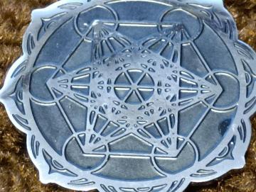 ���^�g�����L���[�u�̃l�b�N���X��_����ł��B