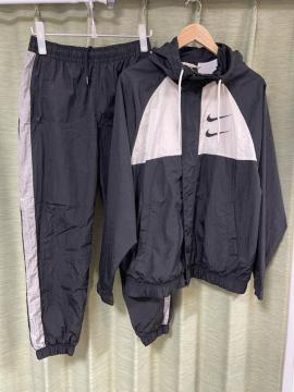 NIKE SWOOSH iCWPbg@SWOOSH  yLz ZbgAbv ㉺Zbg  iC bV L M