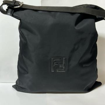 FENDI �t�F���f�B FF���S �i�C���� �V�����_�[ �o�b�O �u���b�N �V���o�[���� ���|�� A4 ���� ���[ ���΂�